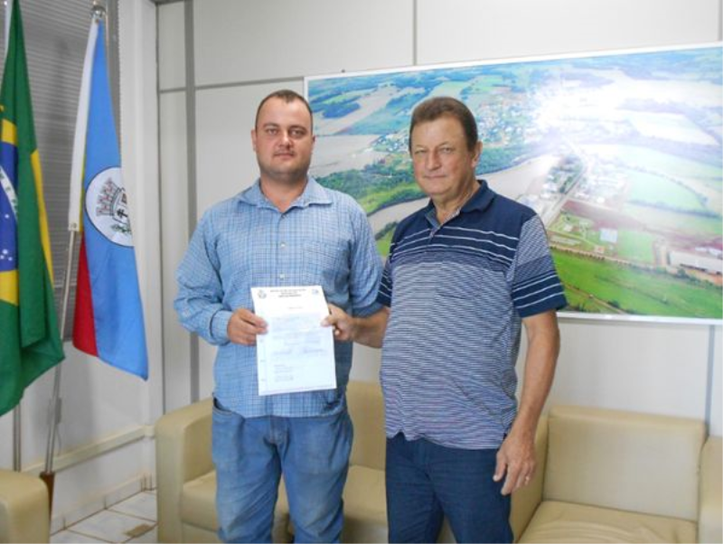 NERI CECÍLIO PUCHALSKI É EMPOSSADO COMO PEDREIRO NO MUNICÍPIO